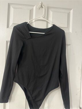 SHEIN Black Long Sleeve Asymmetric Neck Bodysuit